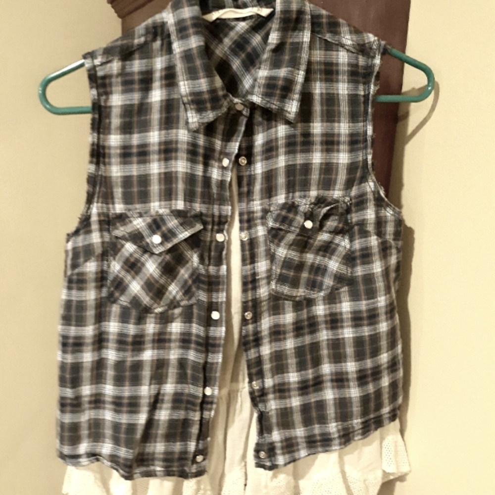 Hippy laundry cute flannel sleeveless shirt with snaps&cute lace ,